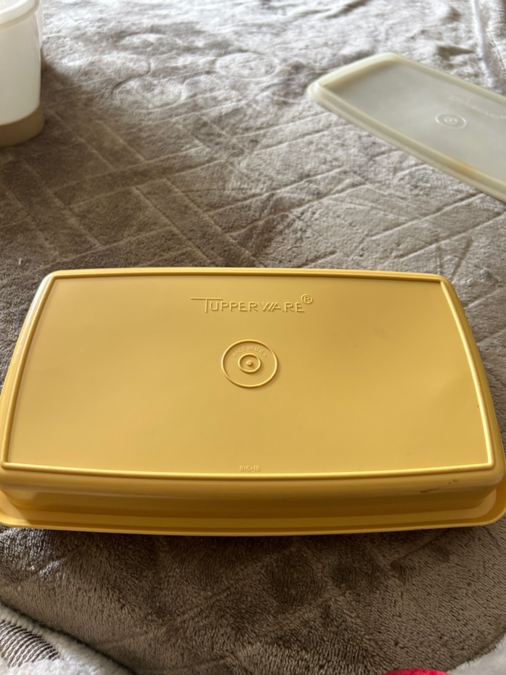 Tupperware Beige Food Storage Container - Picture 5 of 5